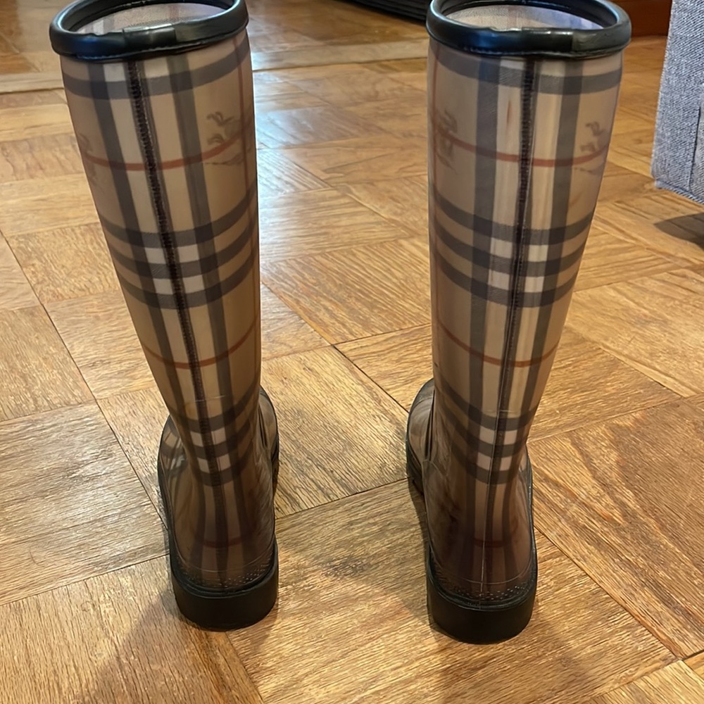 AUTHENTIC Burberry rain boots - Picture 2 of 4